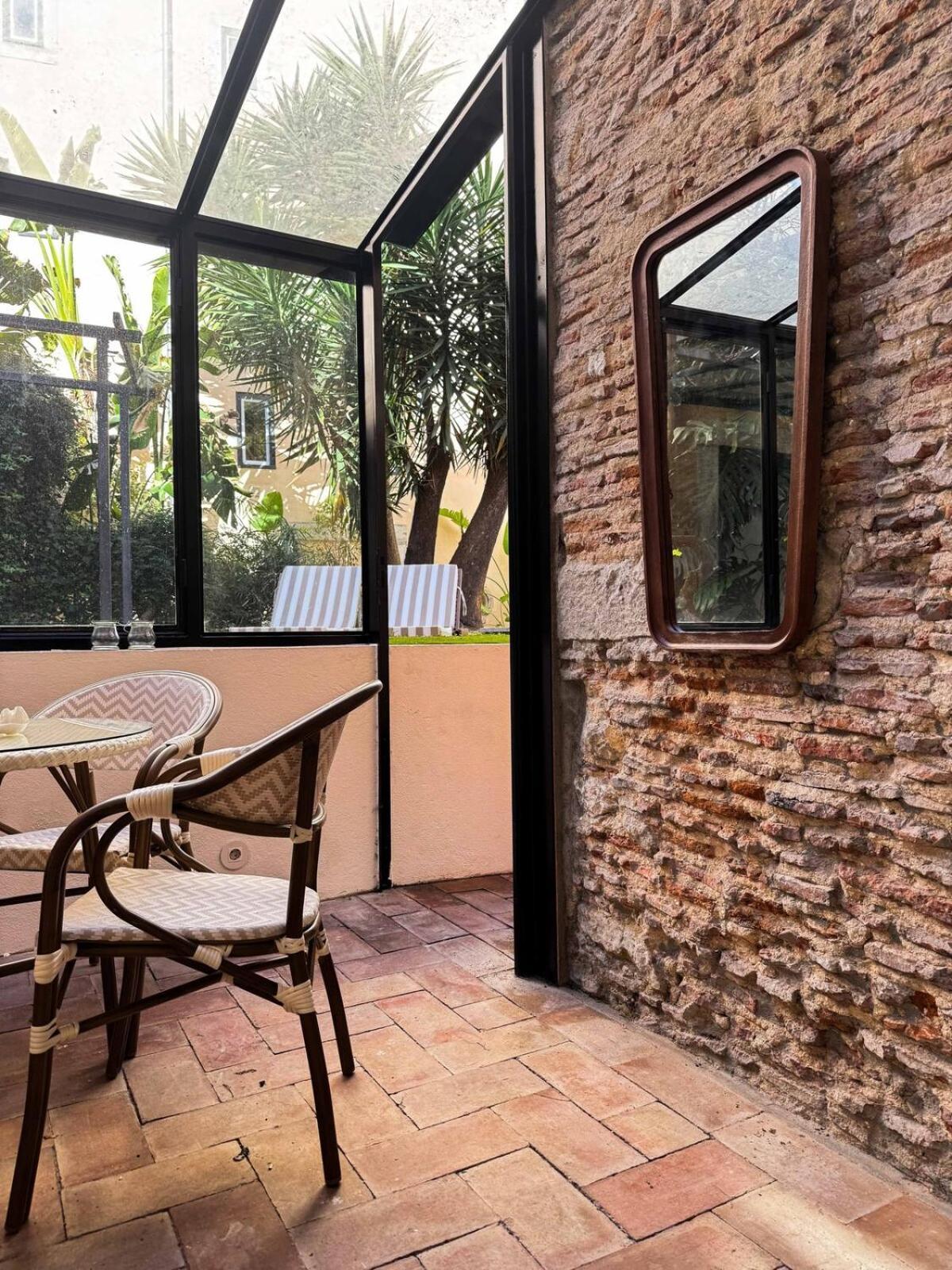 Pool & Garden In The Heart Of Lissabon
