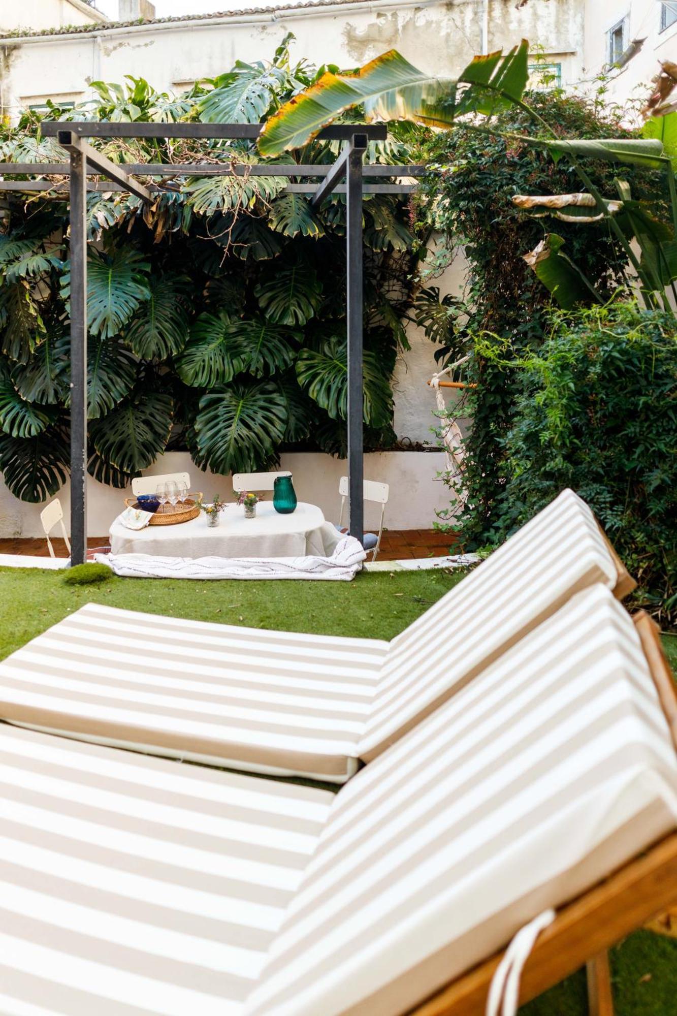 Pool & Garden In The Heart Of Apartment Lissabon